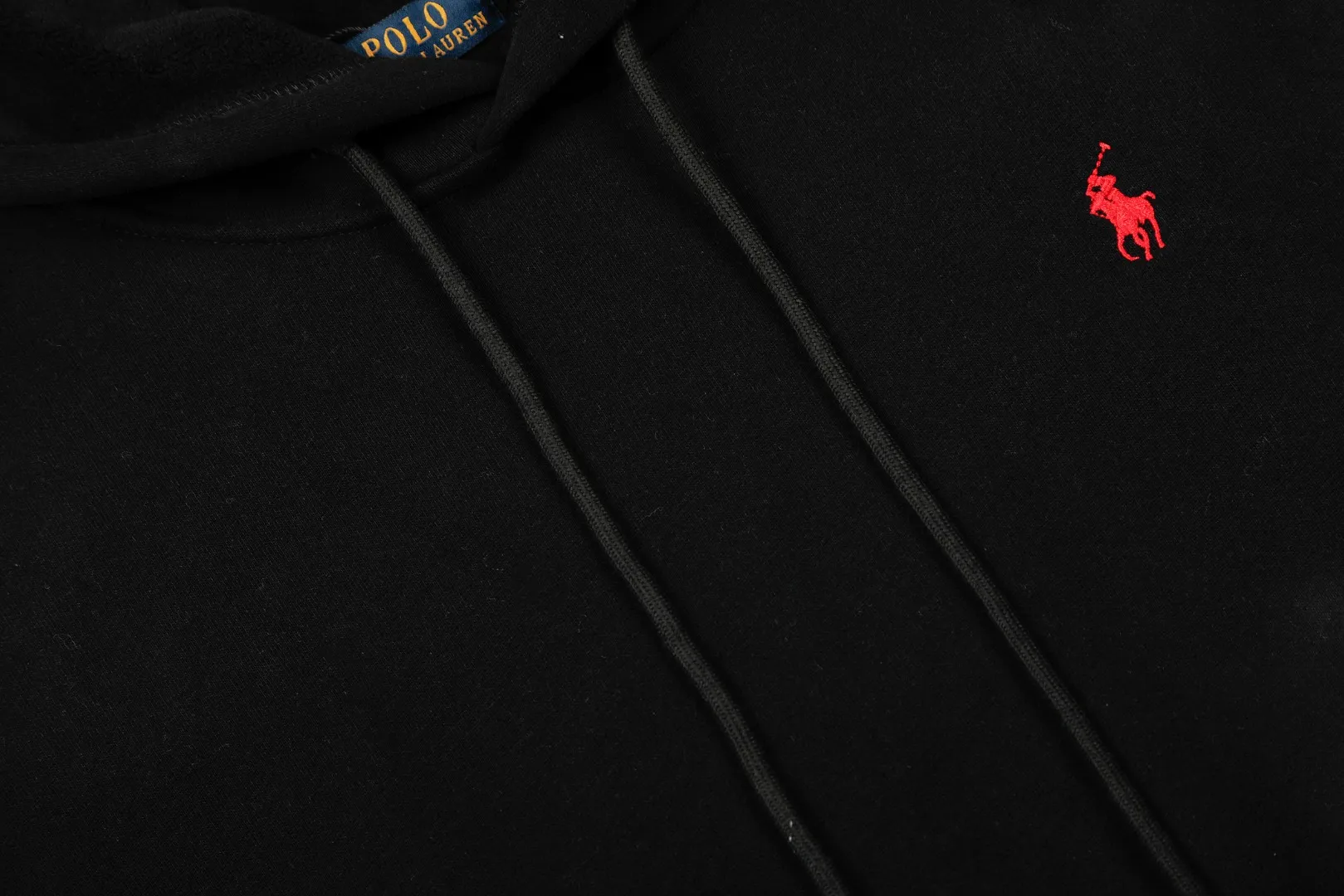 P250 Top quality" Style number: T5007# [Ralph Lauren solid color pony embroidered logo thickened velvet hooded sweatshirt] ✅Ralph Lauren classic basic versatile unisex autumn and winter velvet thickened hooded sweatshirt ✅Pure cotton high-gram velvet thickened fabric The upper body is comfortable and warm ✅The version is restored to the original version The maximum size can be worn up to 180 pounds Loose, comfortable and stress-free ✅The upper body is simple and easy to wear ootd must-have. Good-looking clothes are never picky. A must-have in couples’ wardrobes. Size: S-XL. Color: Black, Gray, Navy Khaki.